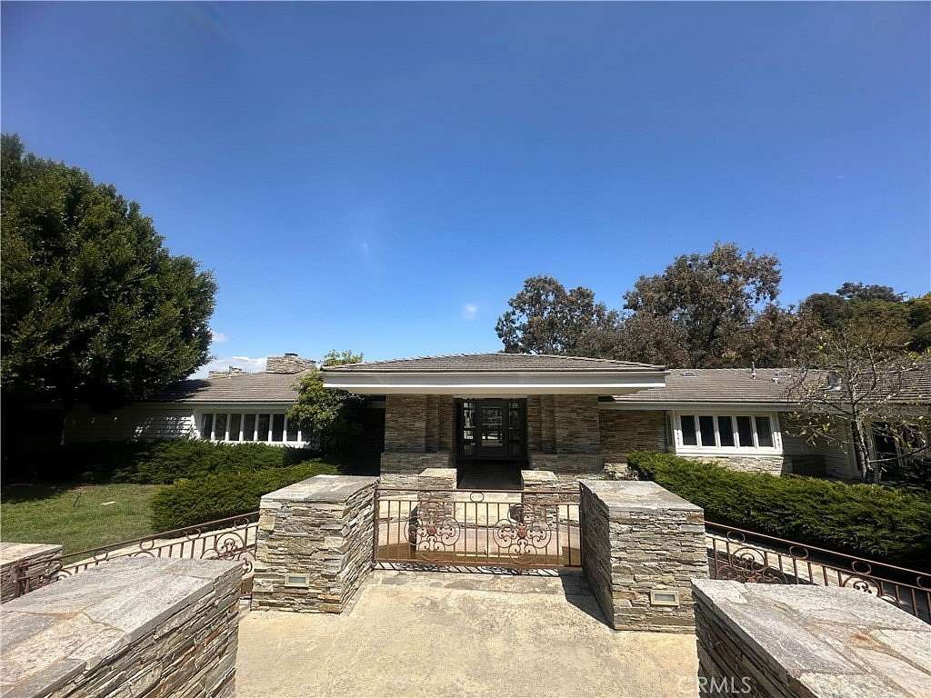 3.17 Acres of Land with Home for Lease in Rolling Hills, California