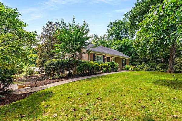 5.14 Acres of Land with Home for Sale in Nashville, Tennessee
