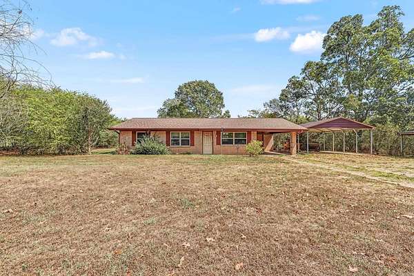 1.5 Acres of Land with Home for Sale in De Queen, Arkansas