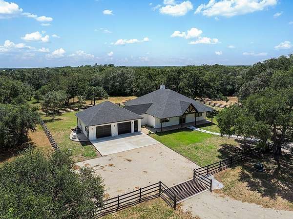 9.42 Acres of Land with Home for Sale in Columbus, Texas