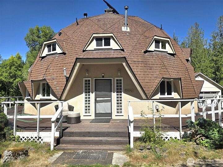 10 Acres of Land with Home for Sale in Rainier, Washington