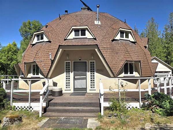 10 Acres of Land with Home for Sale in Rainier, Washington