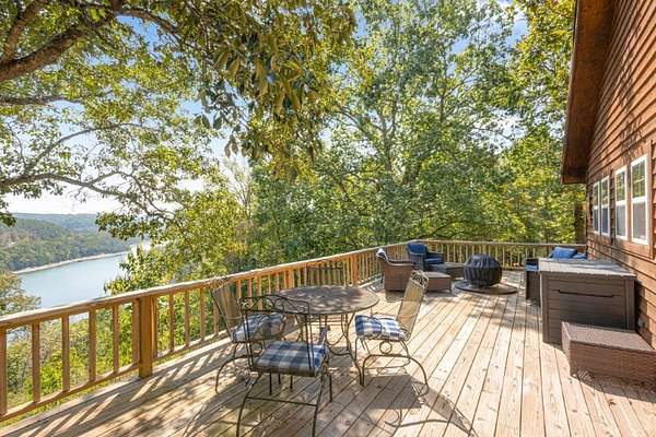 16.3 Acres of Land with Home for Sale in Eureka Springs, Arkansas