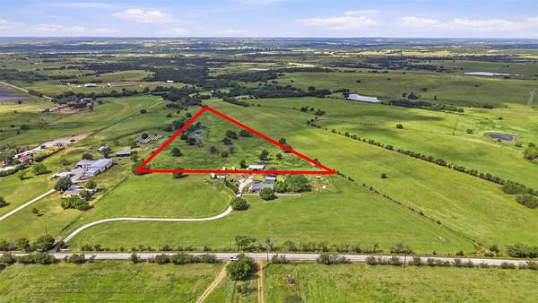 8 Acres of Residential Land for Sale in Decatur, Texas