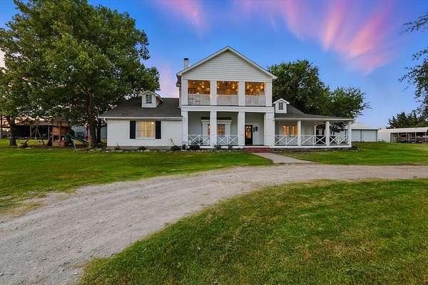 3.14 Acres of Land with Home for Lease in Decatur, Texas