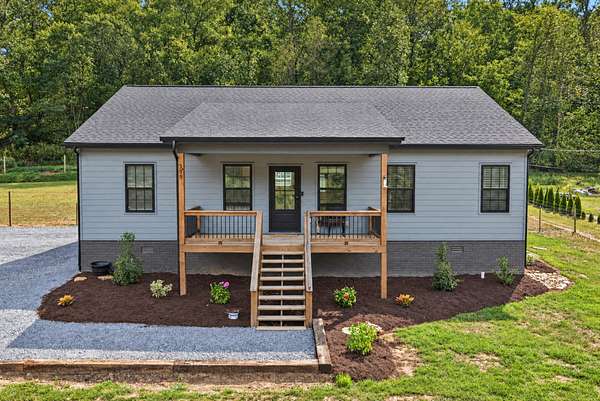 2.49 Acres of Land with Home for Sale in Hartsville, Tennessee