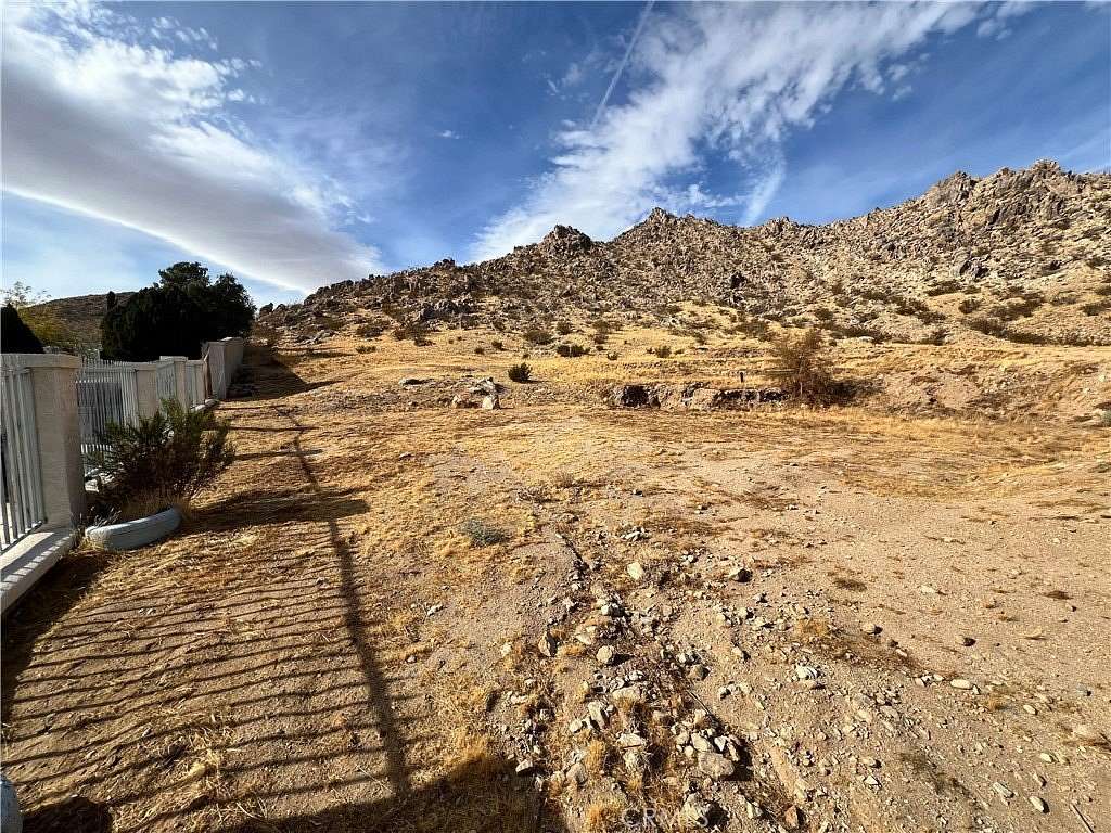 0.55 Acres of Residential Land for Sale in Lake Los Angeles, California