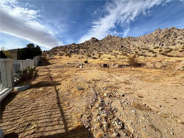0.55 Acres of Residential Land for Sale in Lake Los Angeles, California