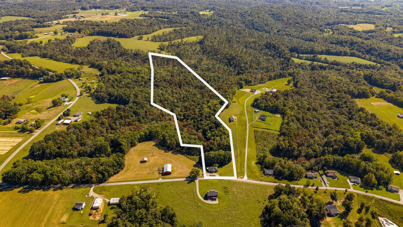 19 Acres of Recreational Land with Home for Sale in Lafayette, Tennessee