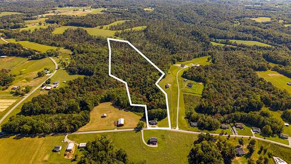 19 Acres of Recreational Land with Home for Sale in Lafayette, Tennessee