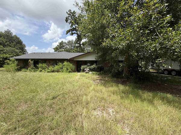 4.76 Acres of Improved Residential Land for Sale in Silsbee, Texas