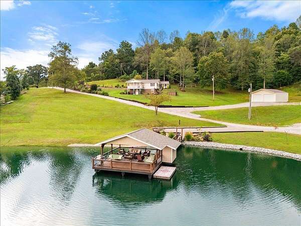 8 Acres of Land with Home for Sale in Williamsburg, Kentucky