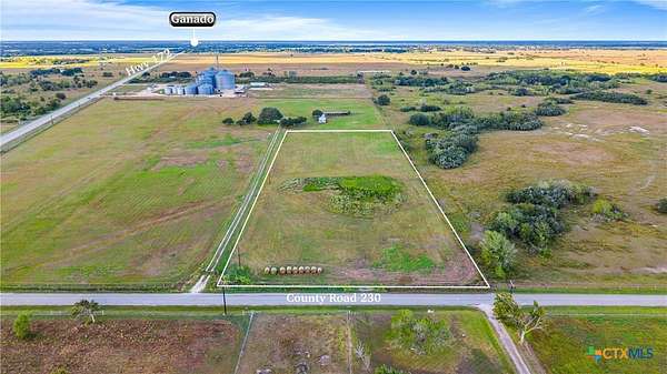 5 Acres of Residential Land for Sale in Ganado, Texas