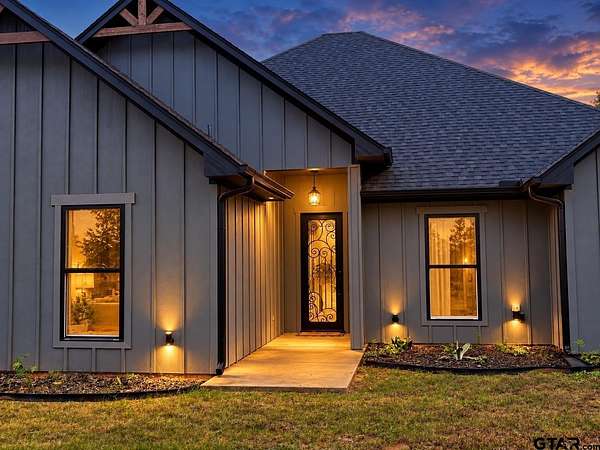 4.2 Acres of Land with Home for Sale in Jacksonville, Texas