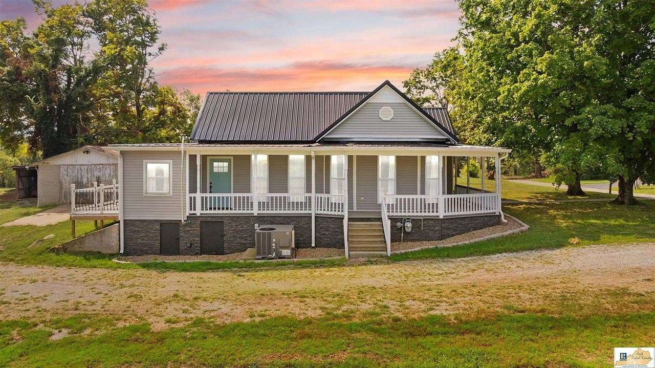 2 Acres of Land with Home for Sale in Munfordville, Kentucky