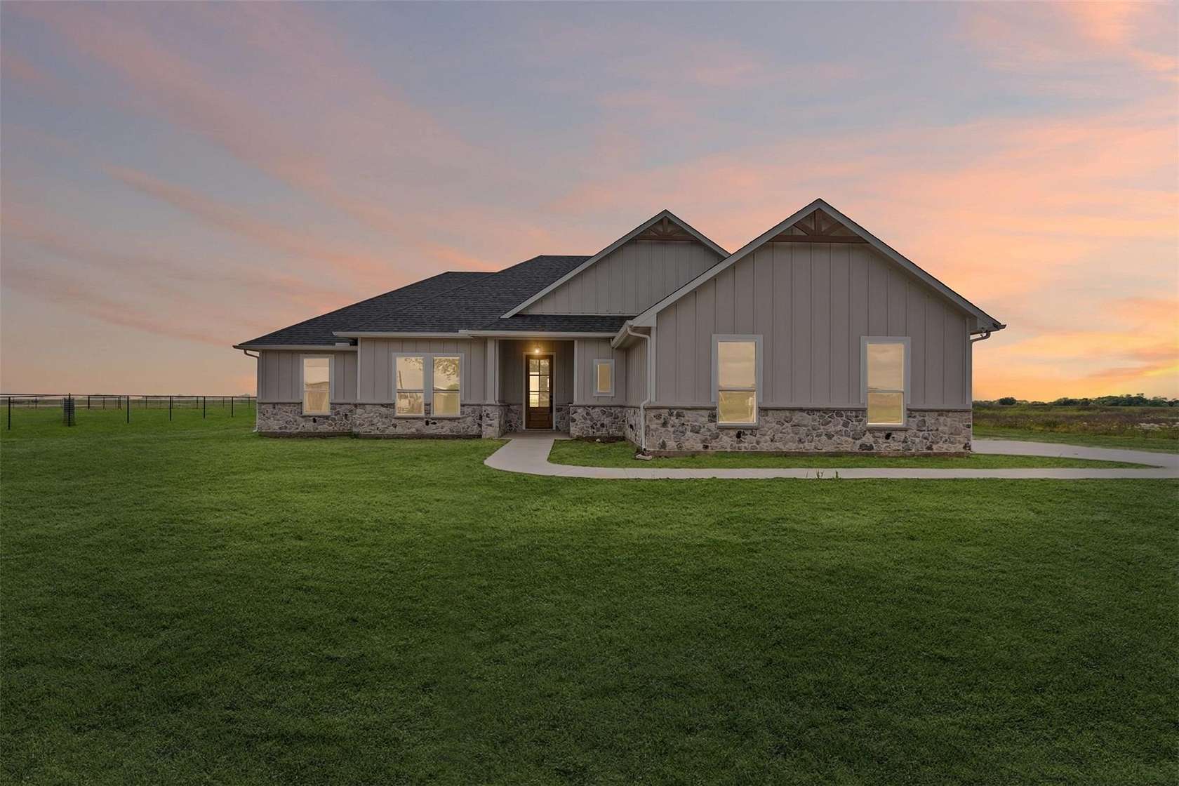 2.44 Acres of Land with Home for Sale in Italy, Texas