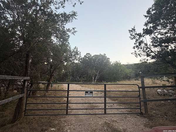 1.65 Acres of Residential Land for Sale in Lakehills, Texas