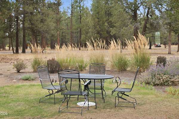 11.2 Acres of Recreational Land with Home for Sale in Sisters, Oregon