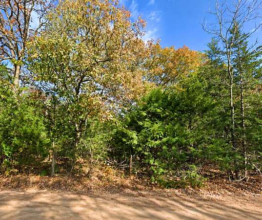 6 Acres of Residential Land for Sale in Edwards, Missouri
