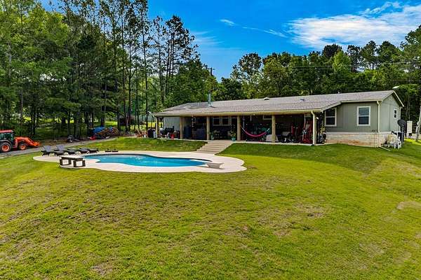 3.13 Acres of Land with Home for Sale in Lufkin, Texas