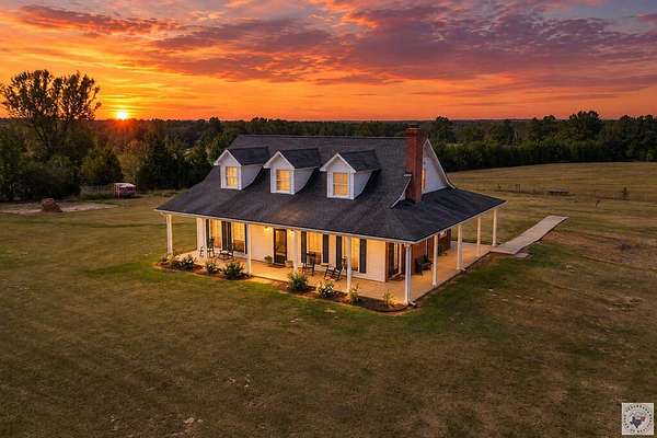 37.4 Acres of Land with Home for Sale in Atlanta, Texas