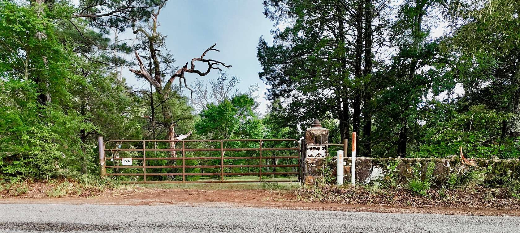 10 Acres of Land for Sale in Athens, Texas