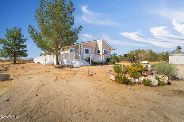 2.52 Acres of Land with Home for Sale in Rosamond, California