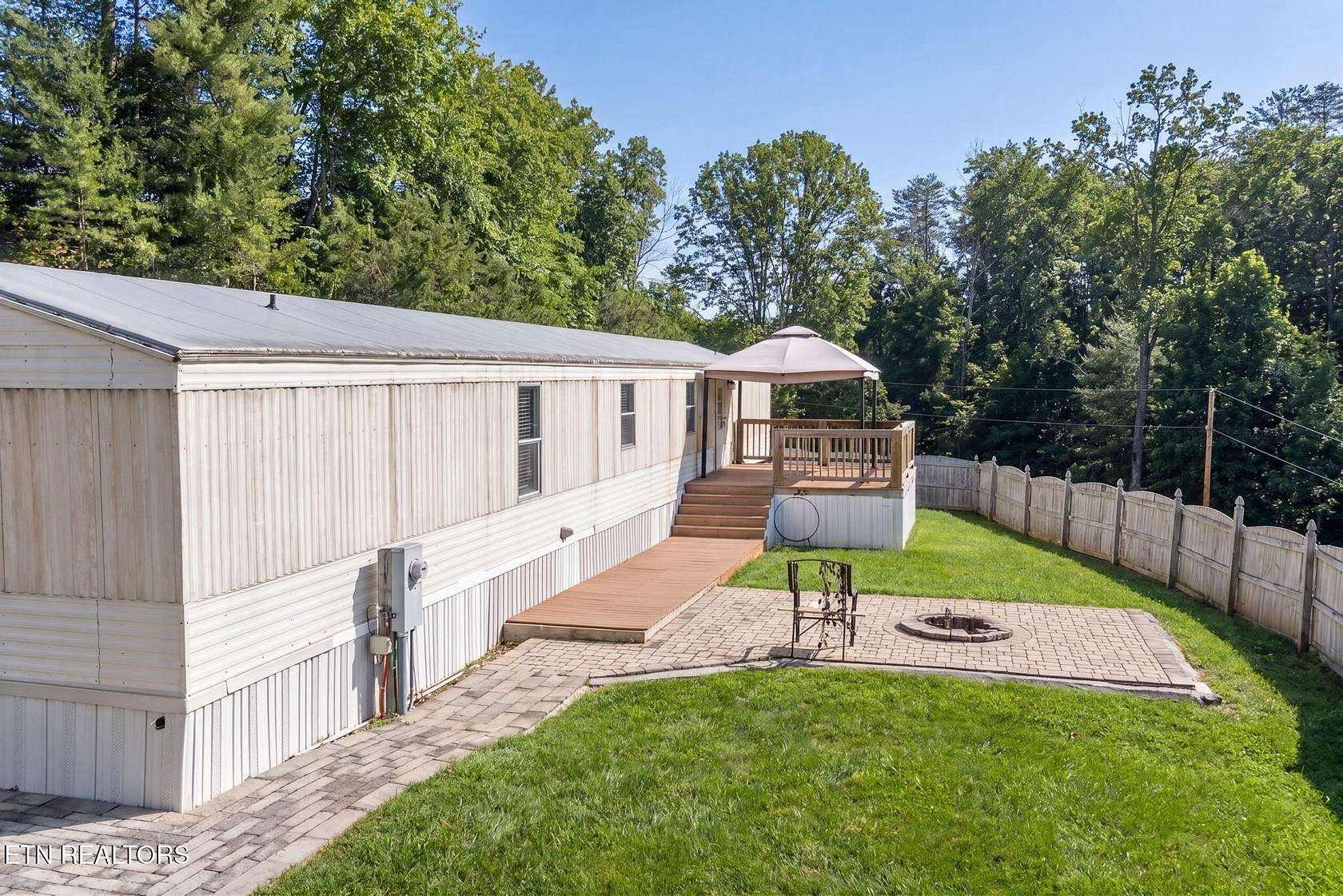2.5 Acres of Land with Home for Sale in Harriman, Tennessee
