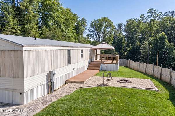 2.5 Acres of Land with Home for Sale in Harriman, Tennessee