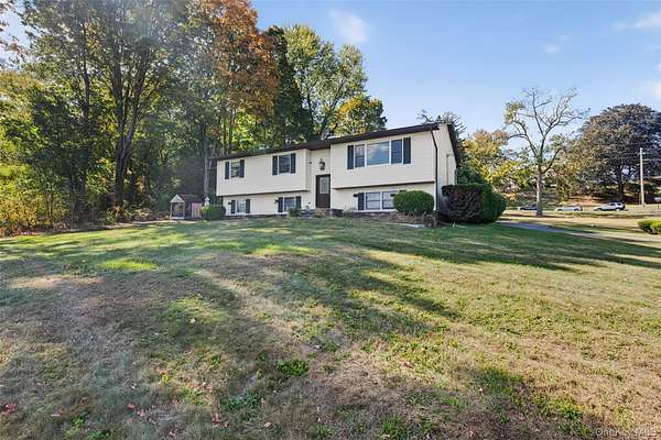 2.1 Acres of Land with Home for Lease in Marlboro, New York