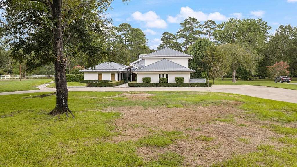 4.48 Acres of Land with Home for Sale in Lufkin, Texas