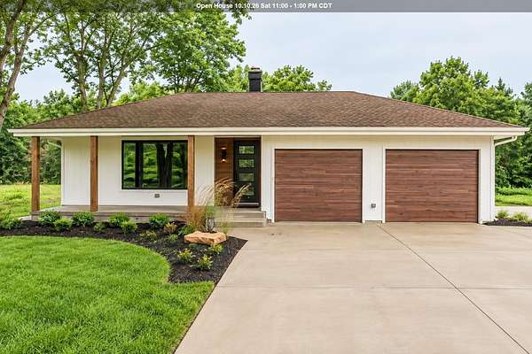 2.77 Acres of Land with Home for Sale in Sioux City, Iowa