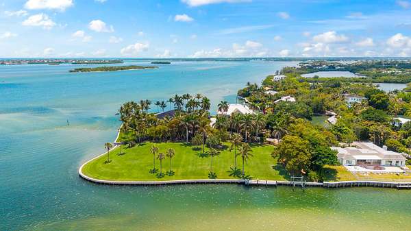 0.59 Acres of Residential Land for Sale in Sewall's Point, Florida