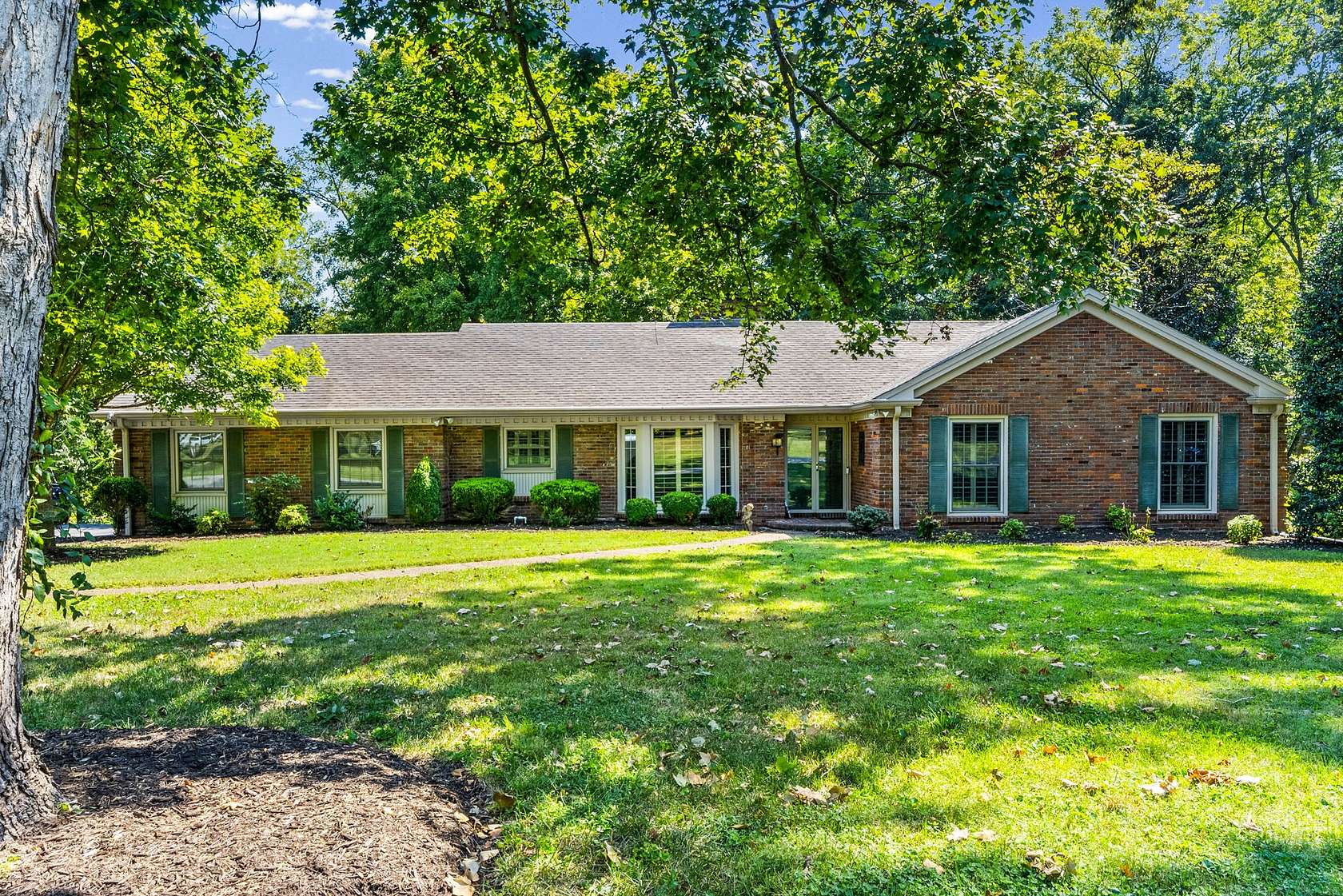 1.89 Acres of Land with Home for Sale in Hopkinsville, Kentucky