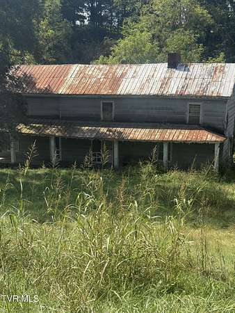 4.1 Acres of Land with Home for Sale in Duffield, Virginia