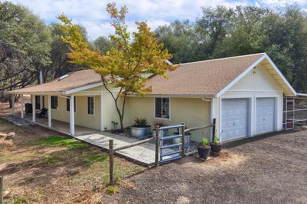 3 Acres of Land with Home for Sale in Coarsegold, California