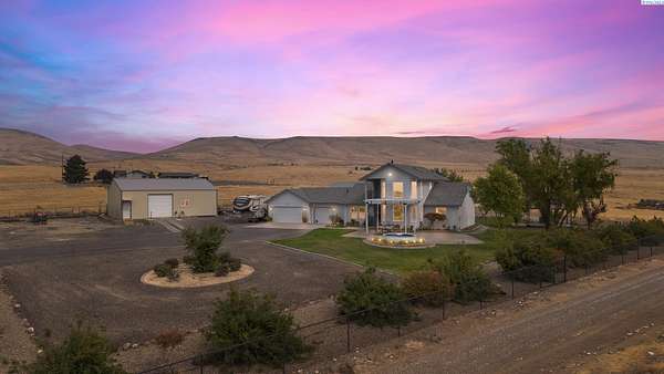10.5 Acres of Land with Home for Sale in Yakima, Washington