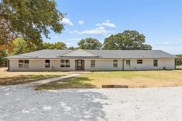 12.8 Acres of Land with Home for Sale in Whitesboro, Texas