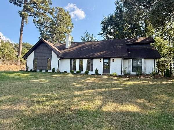 1.5 Acres of Land with Home for Sale in Tupelo, Mississippi