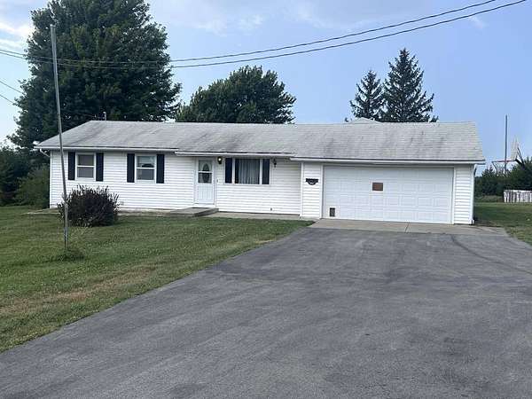 6.6 Acres of Improved Residential Land for Auction in Redfield, Iowa