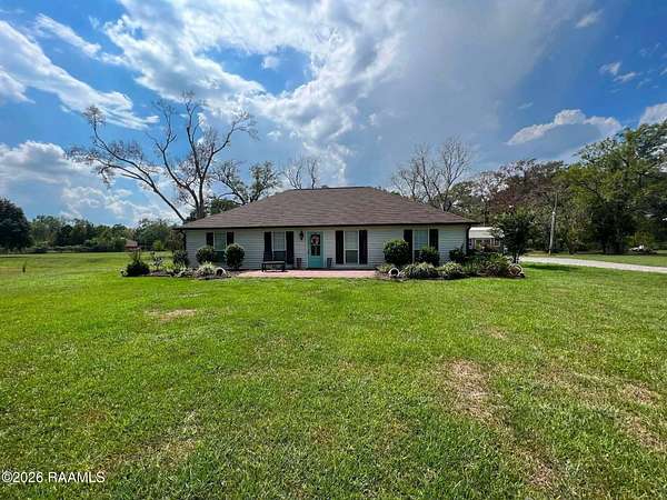 1.75 Acres of Land with Home for Lease in St. Martinville, Louisiana