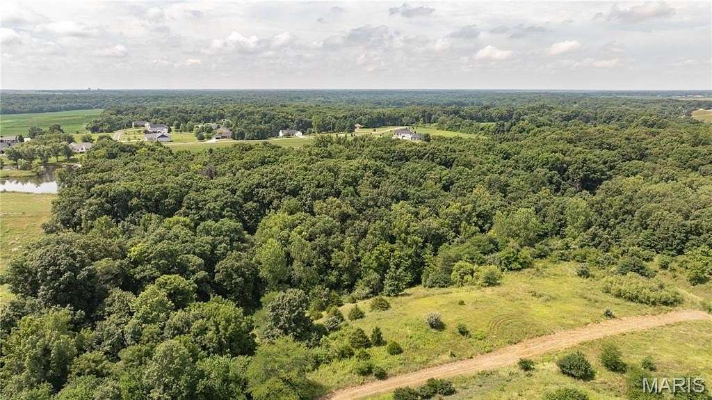 9.75 Acres of Residential Land for Sale in Carlinville, Illinois