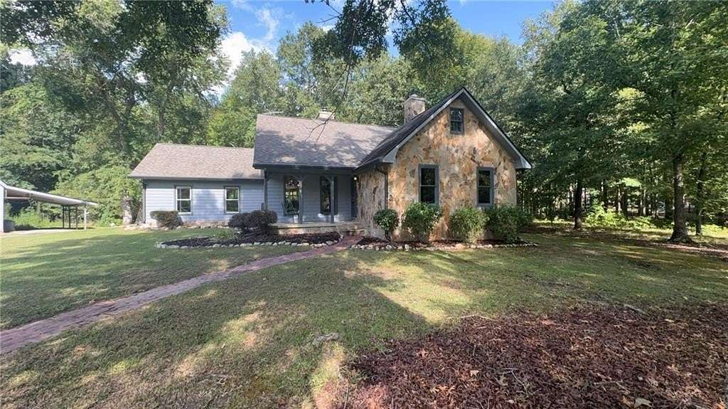 5 Acres of Land with Home for Sale in Fayetteville, Georgia