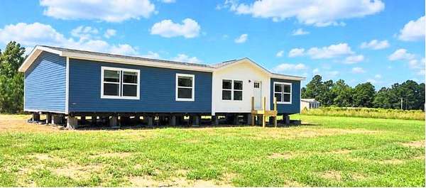 1.5 Acres of Land with Home for Sale in Mullins, South Carolina