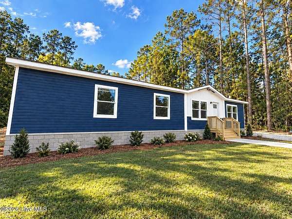 1.5 Acres of Land with Home for Sale in Mullins, South Carolina