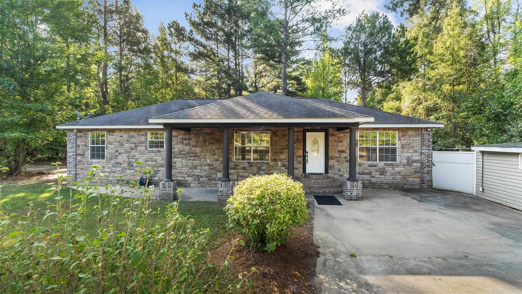 2.52 Acres of Land with Home for Sale in Texarkana, Arkansas