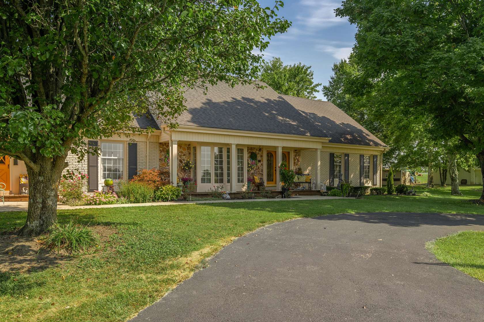 24.4 Acres of Land with Home for Sale in Lexington, Kentucky