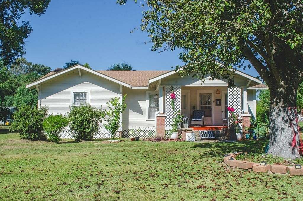 1.63 Acres of Land with Home for Sale in Laurel, Mississippi