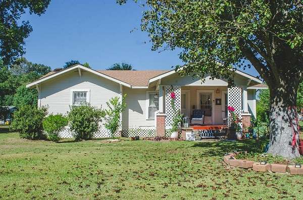 1.63 Acres of Land with Home for Sale in Laurel, Mississippi