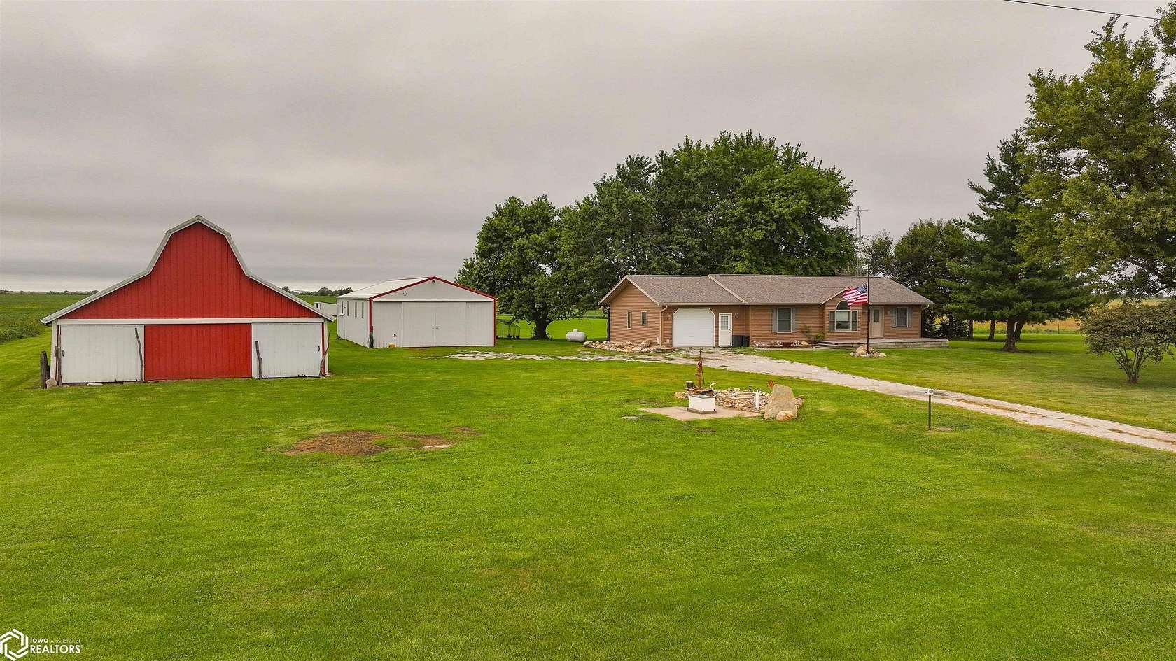 4.7 Acres of Land with Home for Sale in Plano, Iowa
